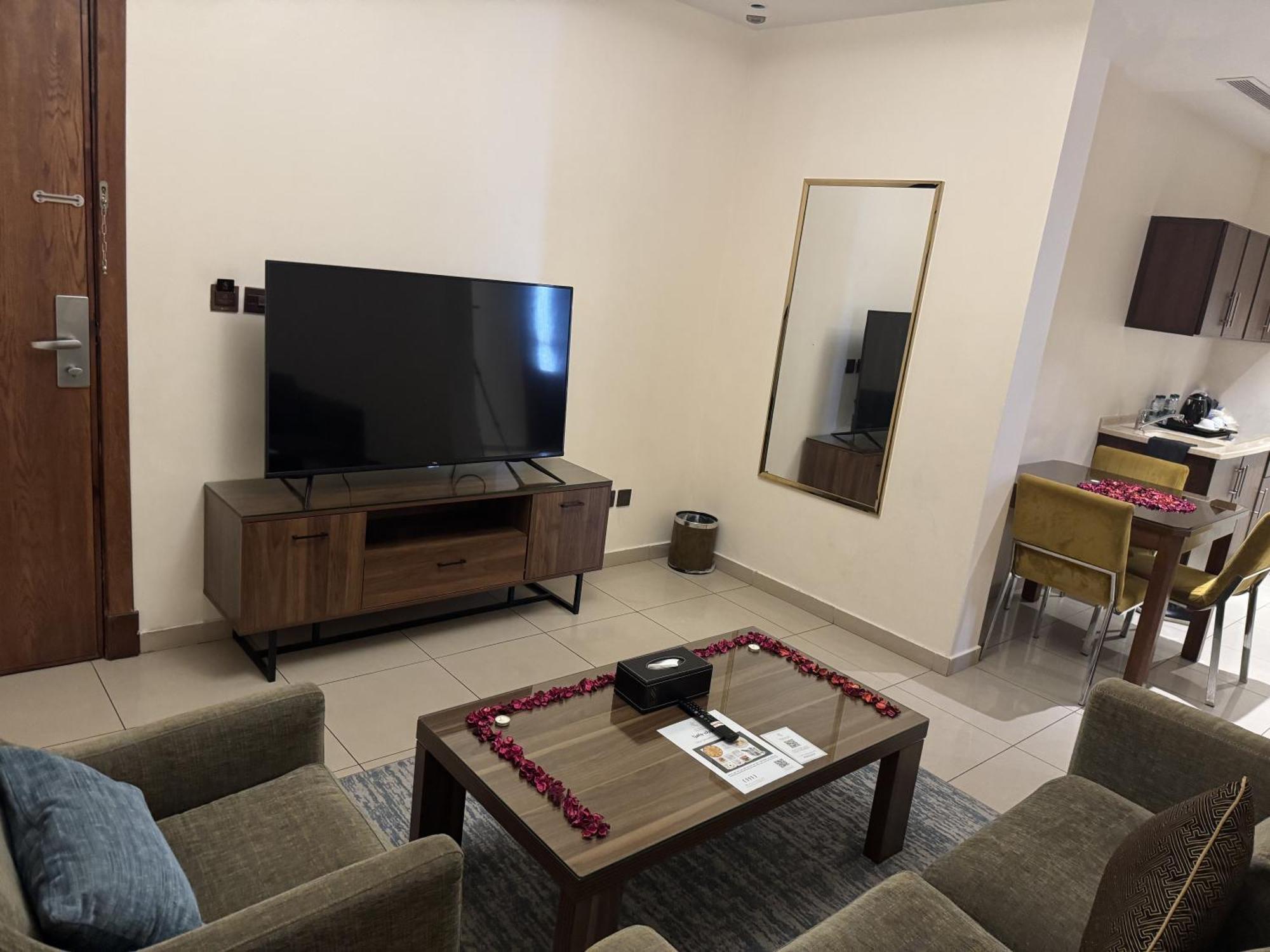 Friesian Hotel Suites Джеда Екстериор снимка